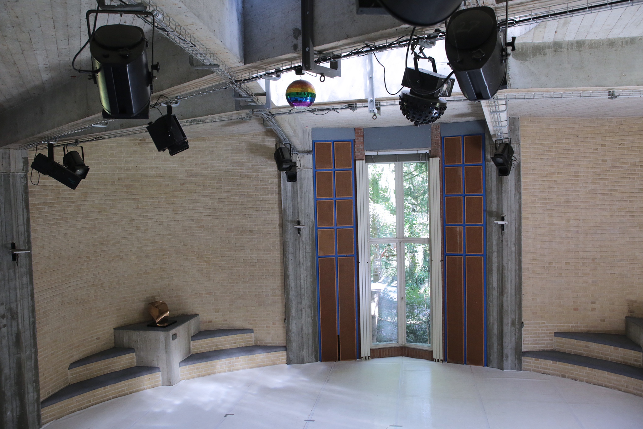 Interieur-studio-salle-danse-vue-haut